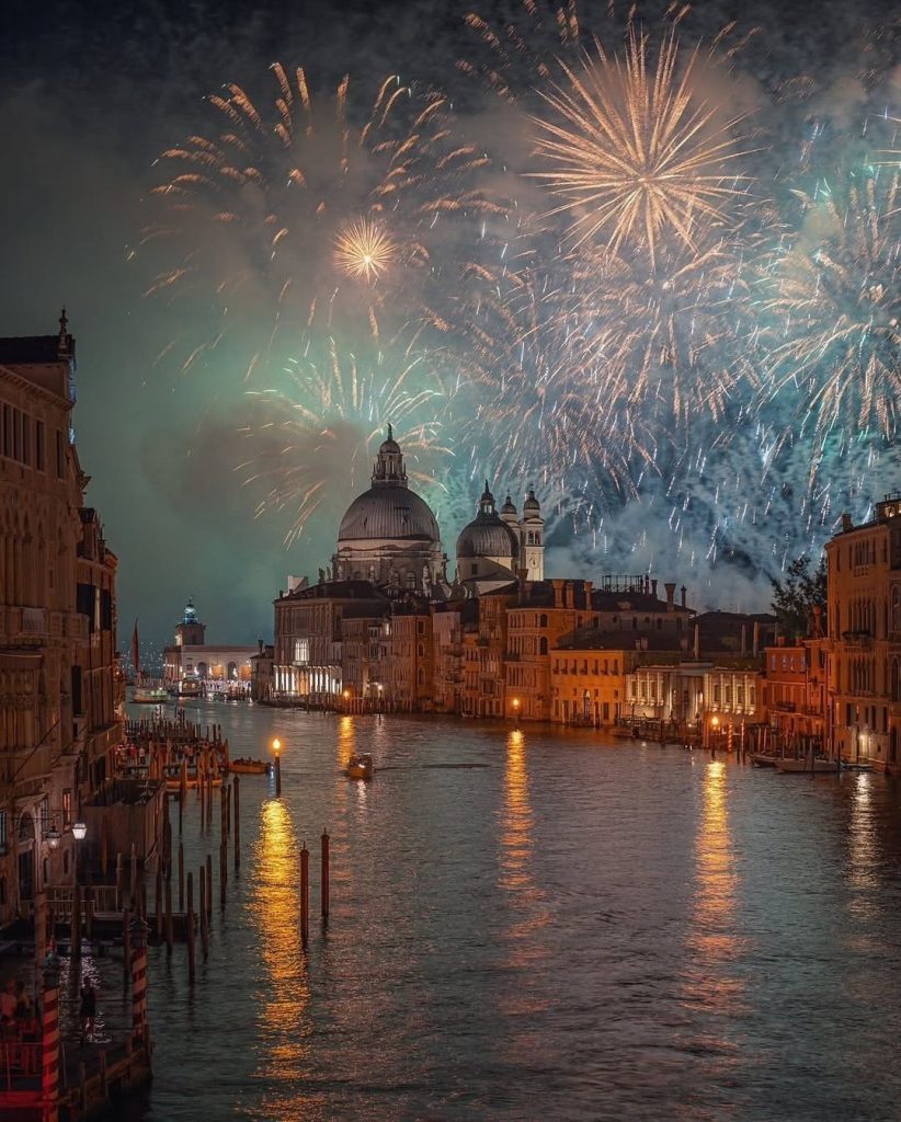 sylwester-we-wloszech-piazza.jpg / Sylwester we Włoszech – plac sylwestrowy w Wenecji