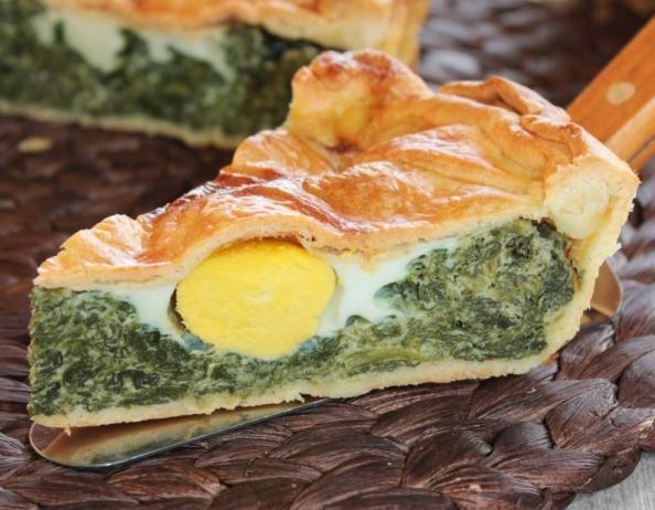 Torta Pasqualina – włoska tarta wielkanocna ze szpinakiem i ricottą