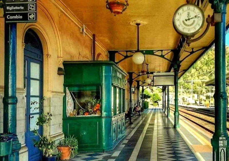 rozmówki na dworcu po włosku – bilet, peron i pociąg we Włoszech